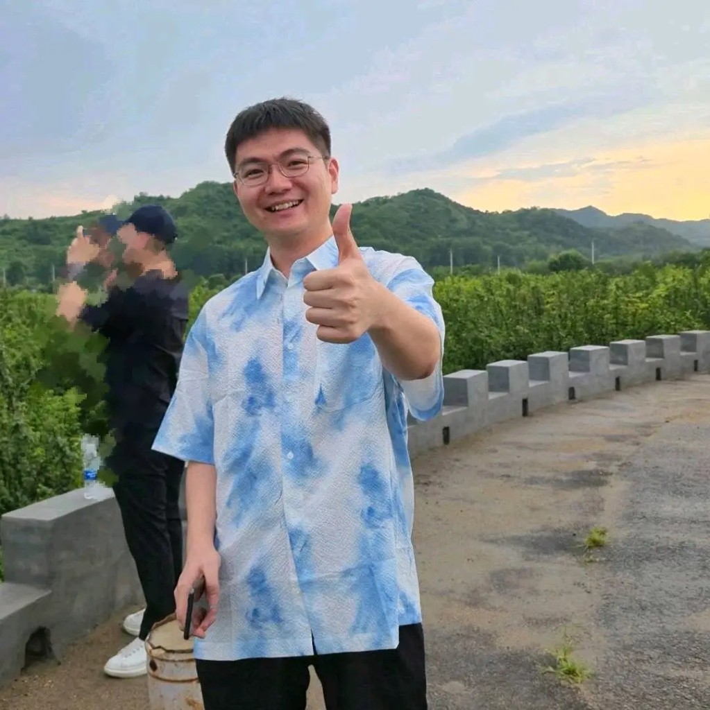 Portrait of Shuai Wang